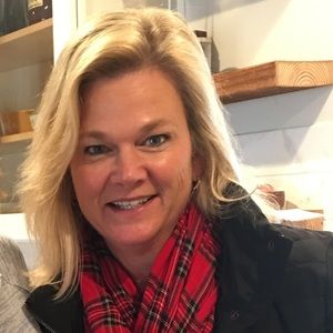 Meet your Posher, Claudia